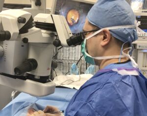 cataract surgeon 